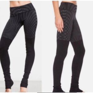 Alo yoga black Gray printed goddess leggings women’s size xxs